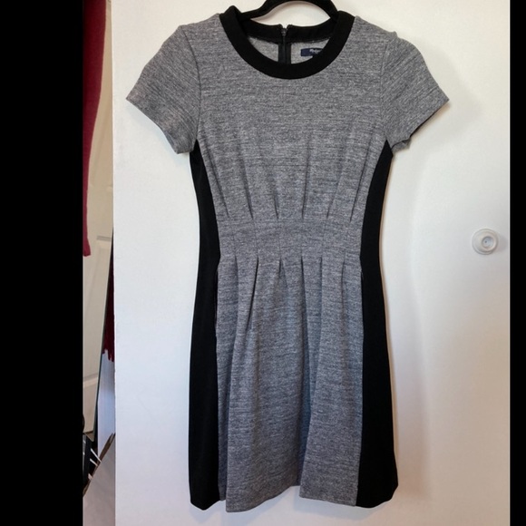 Madewell gray and black pleated knit dress with pockets - Picture 3 of 6